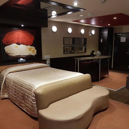 Le Chabrol Hotel & Suites มอนทรีอัล ภายนอก รูปภาพ