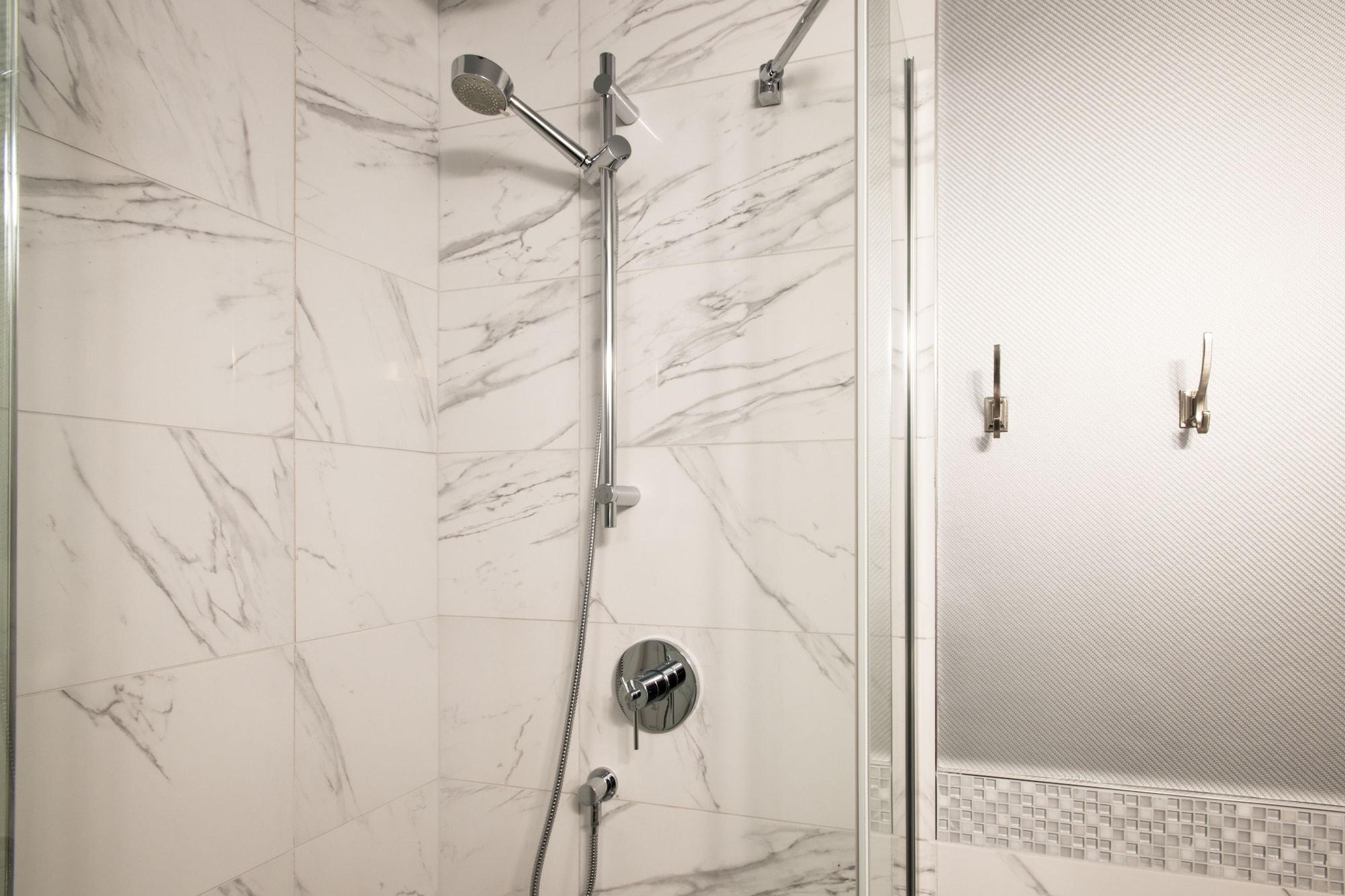Le Chabrol Hotel & Suites มอนทรีอัล ภายนอก รูปภาพ