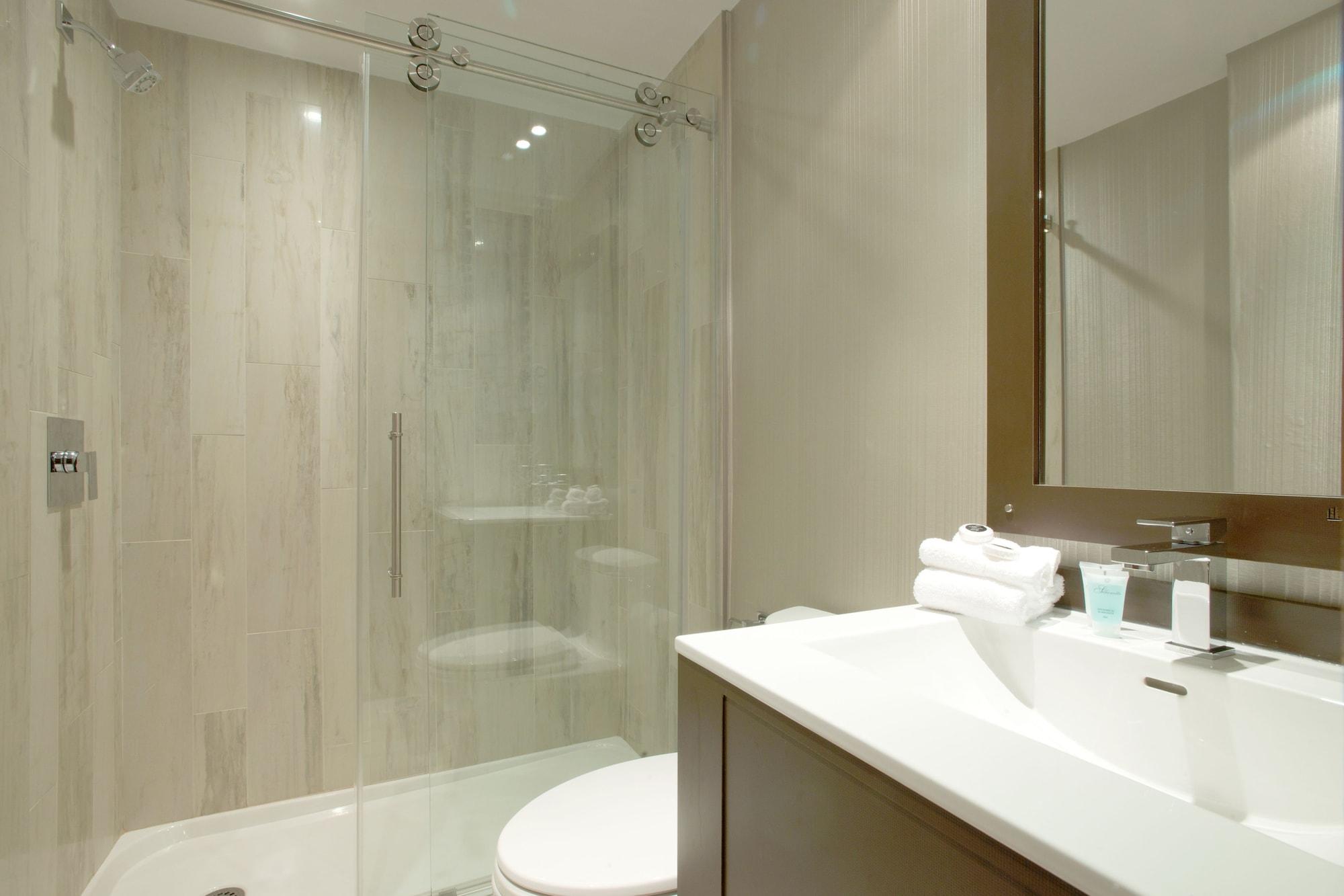 Le Chabrol Hotel & Suites มอนทรีอัล ภายนอก รูปภาพ