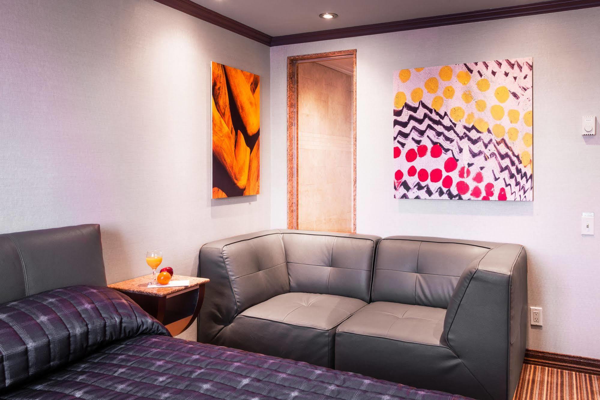 Le Chabrol Hotel & Suites มอนทรีอัล ภายนอก รูปภาพ