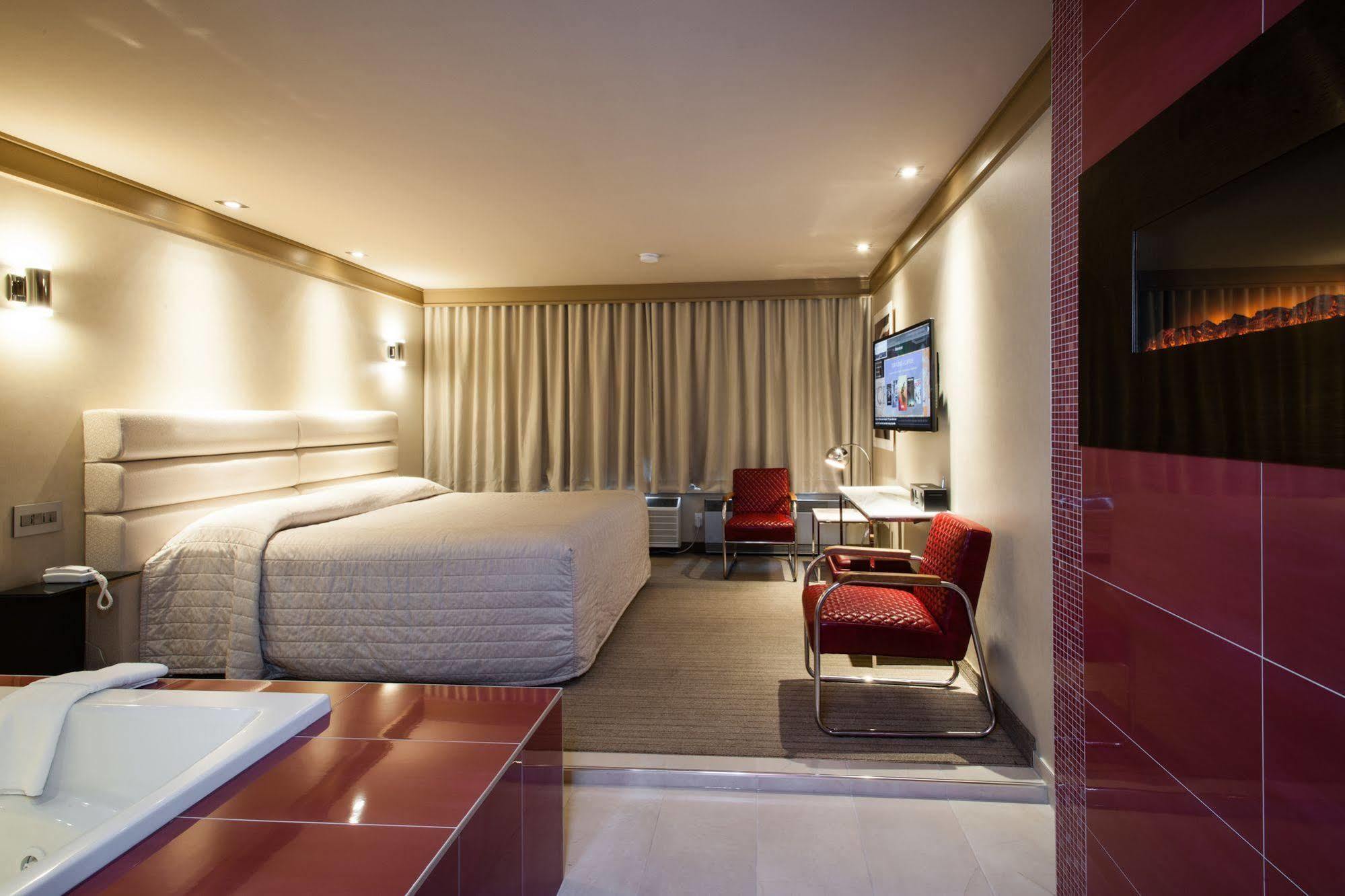 Le Chabrol Hotel & Suites มอนทรีอัล ภายนอก รูปภาพ
