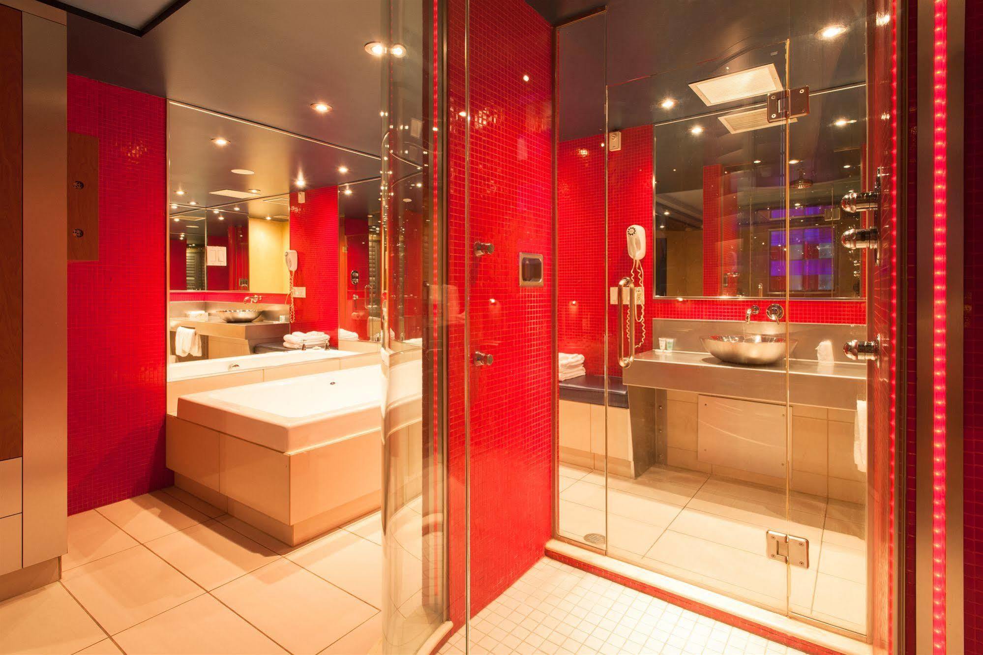 Le Chabrol Hotel & Suites มอนทรีอัล ภายนอก รูปภาพ
